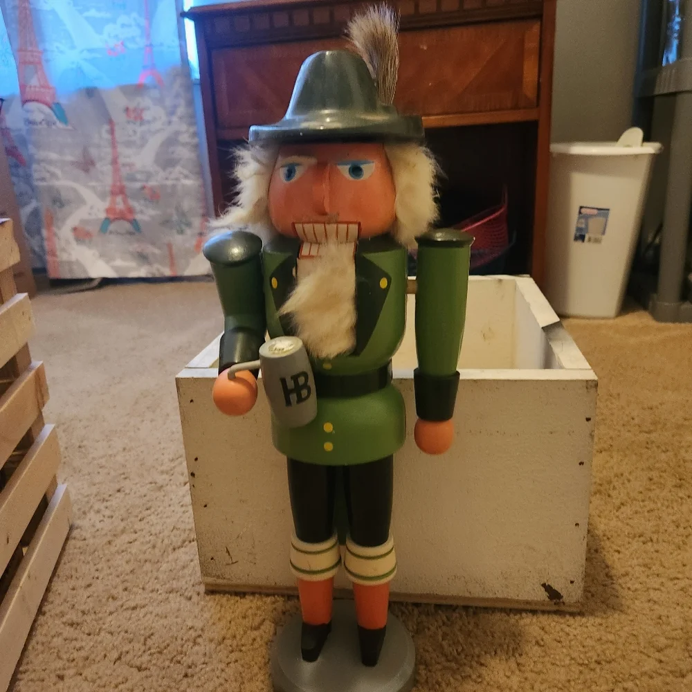Nutcracker - Picture 3 of 4
